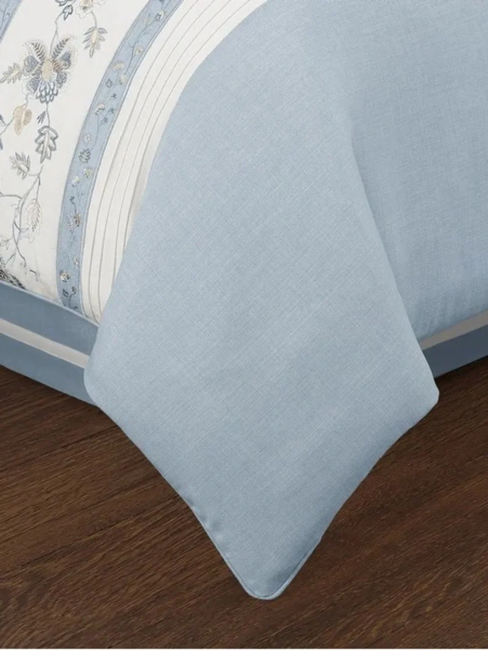 J. Queen New York Garden Bloom Comforter Set - Queen NWT